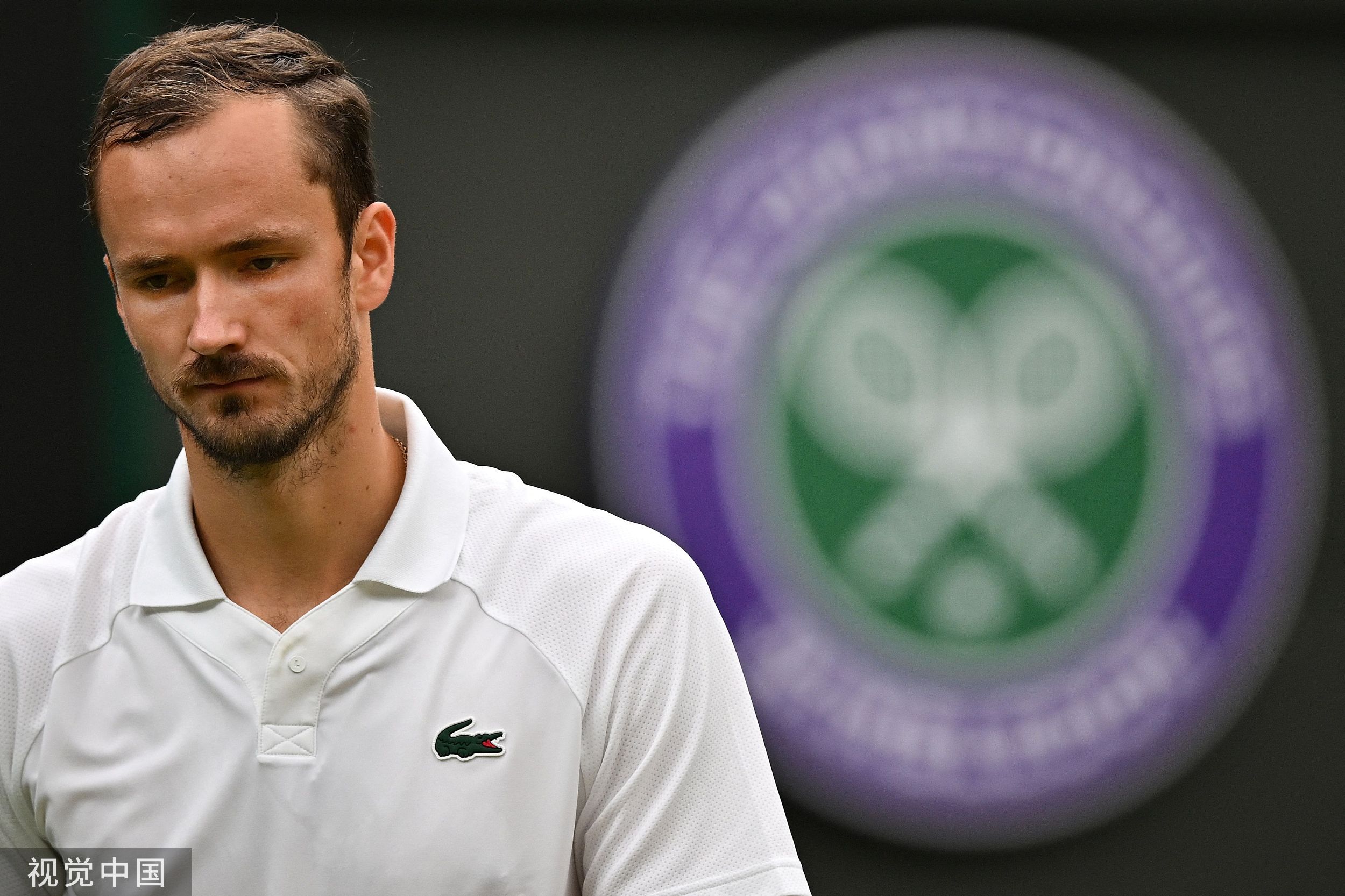 开云体育登录-温网险胜拉沃尔杯，梅德韦杰夫扛起全队