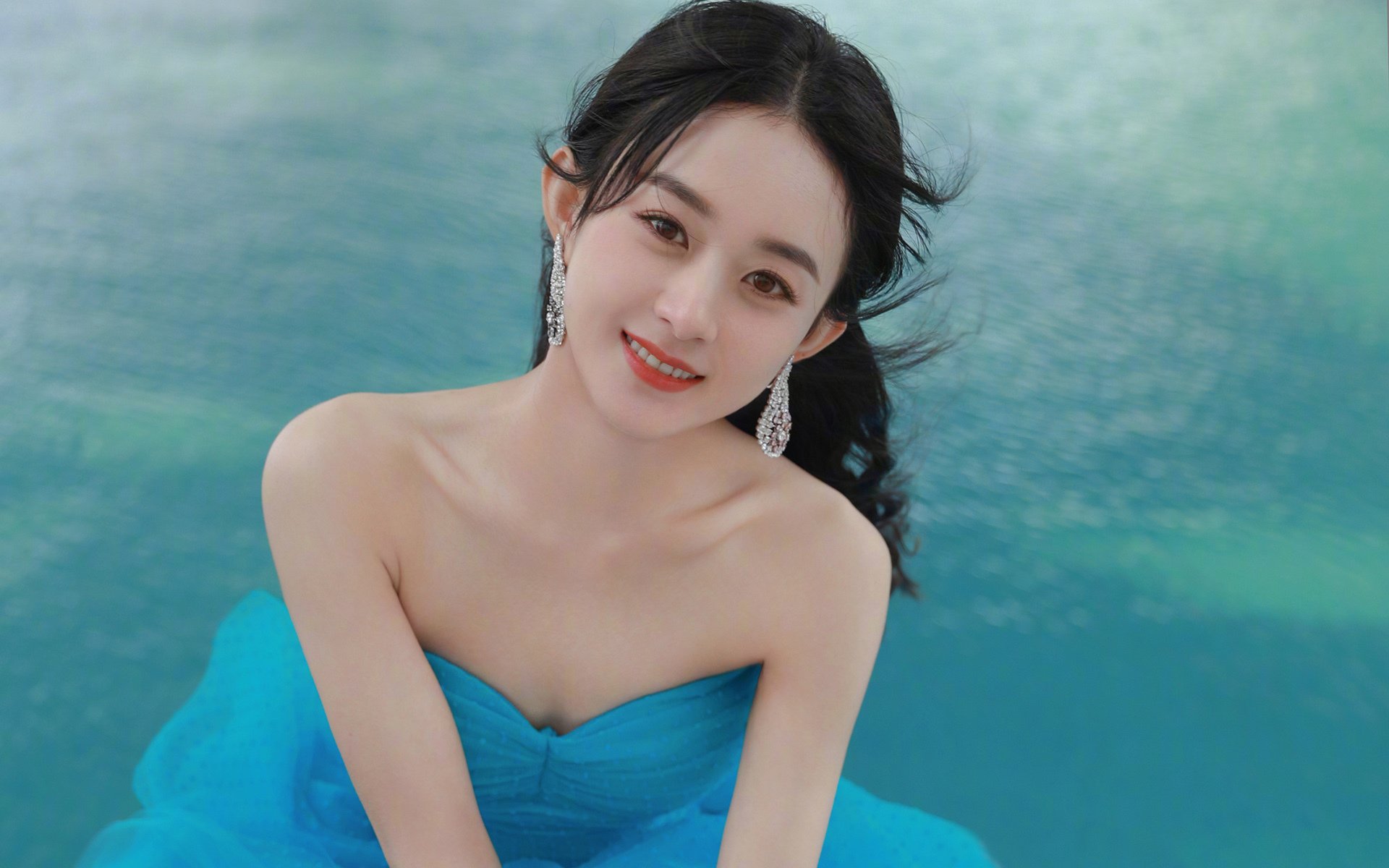 里昂强势压制苏格兰,迪马利亚攻防两端统治全场