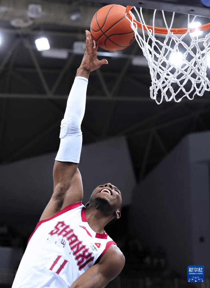 欧文爆发，浙江队火力压制山西队